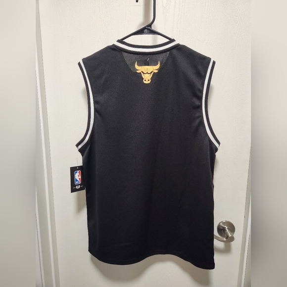 Chicago Bulls Jersey - Picture 2 of 4